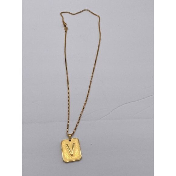 Alphabet V Necklace‎ Gold Tone - Picture 6 of 14